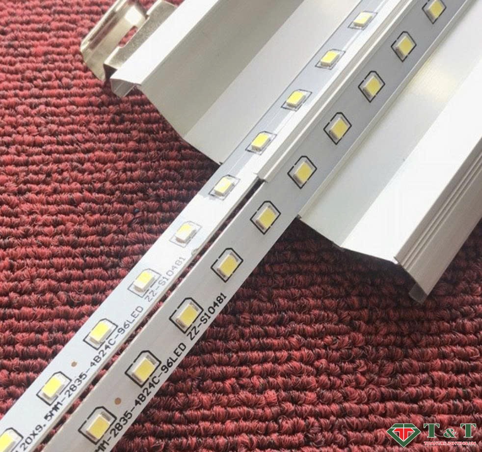 Đèn Bán nguyệt chống ẩm 1m2 36W mẫu BNC
